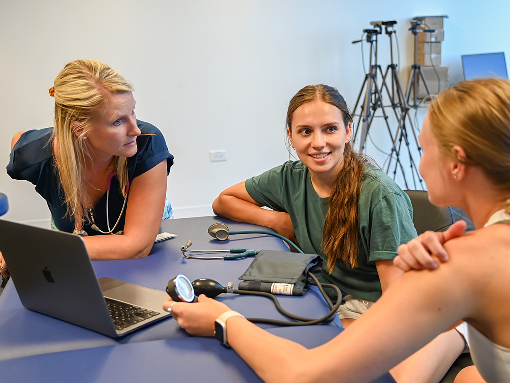 DPT students participate in 32 weeks of collaborative clinical education experiences, more than 500 hours of on-campus instruction, and will complete their degrees a full year earlier than most DPT programs