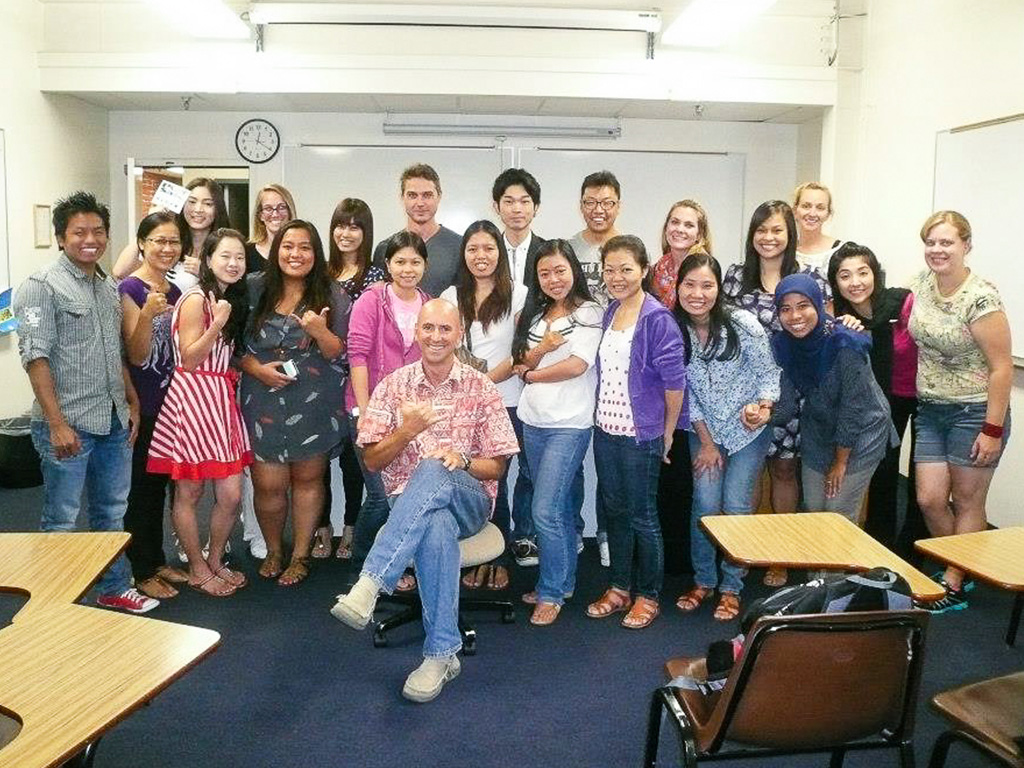 A group class photo from an HPU TESOL class (Yukiko Oki seen seventh from left)