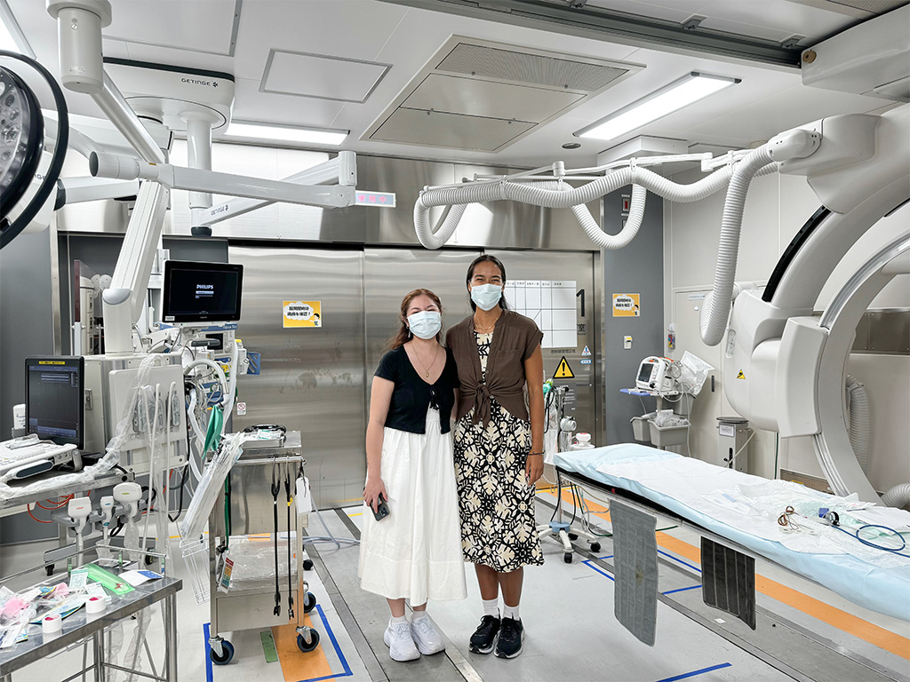 Mia Takahashi (left) and Halo Yoshiki (right) inside TWMU's Adachi Medical Center's surgical emergency room