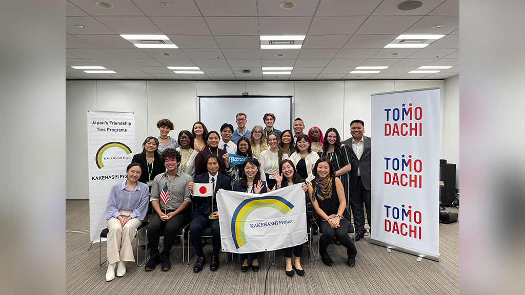 Reycajen Magbulos (2nd row holding the HPU pennant) and fellow HPU Tomodachi Kakehashi Inouye Program scholars with members of the U.S.-Japan Council, Ministry of Foreign Affairs of Japan, and the Japan International Cooperation Center during the HPU students spring 2023 study tour to Japan.