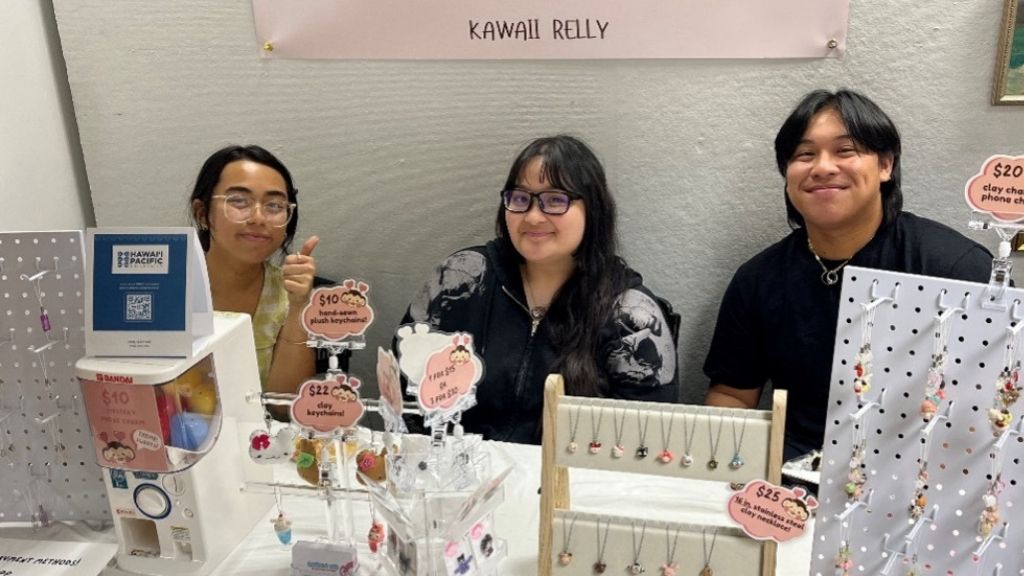 Izavelle Martos (left), a student in ARTS 3000 and majoring inMusic, represented her friend (center) with a jewelry business