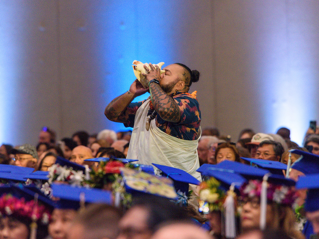 Kiliona Palauni performed the Oli Aloha at the commencement ceremonies