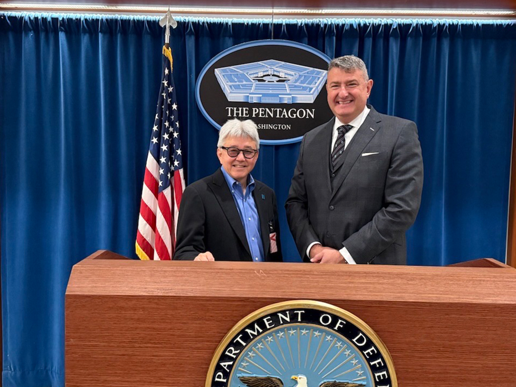 Steve Simpson (right) with HPU President John Gotanda at the Pentagon